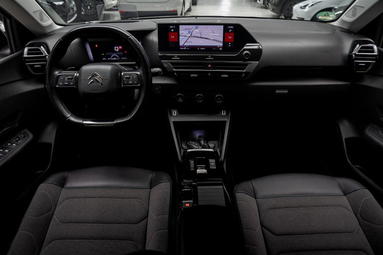 Vehicle Image 25