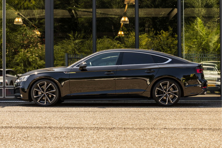 Vehicle Image 8