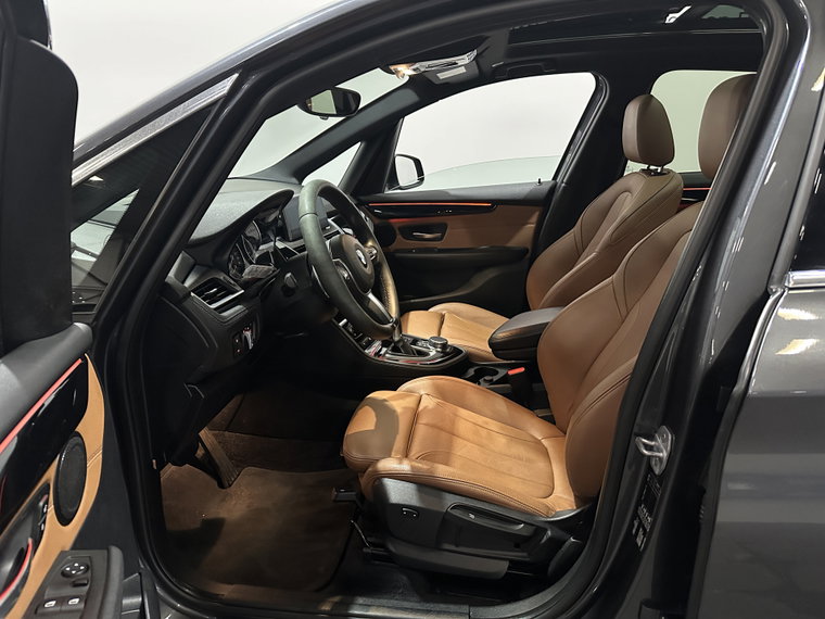 Vehicle Image 25