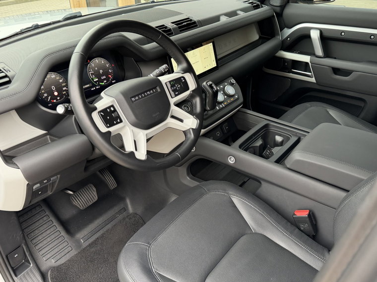 Vehicle Image 12