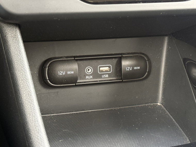 Vehicle Image 32