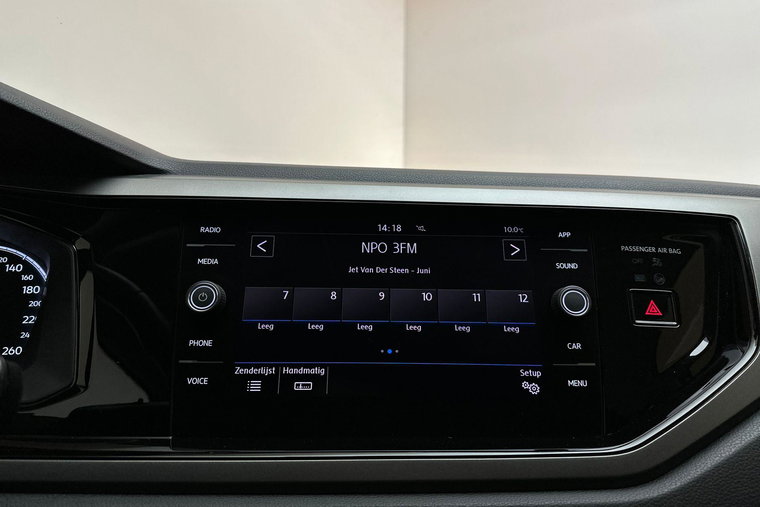 Vehicle Image 25