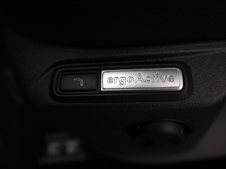Vehicle Image 38