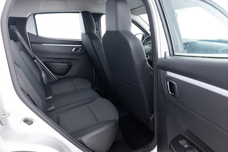 Vehicle Image 8