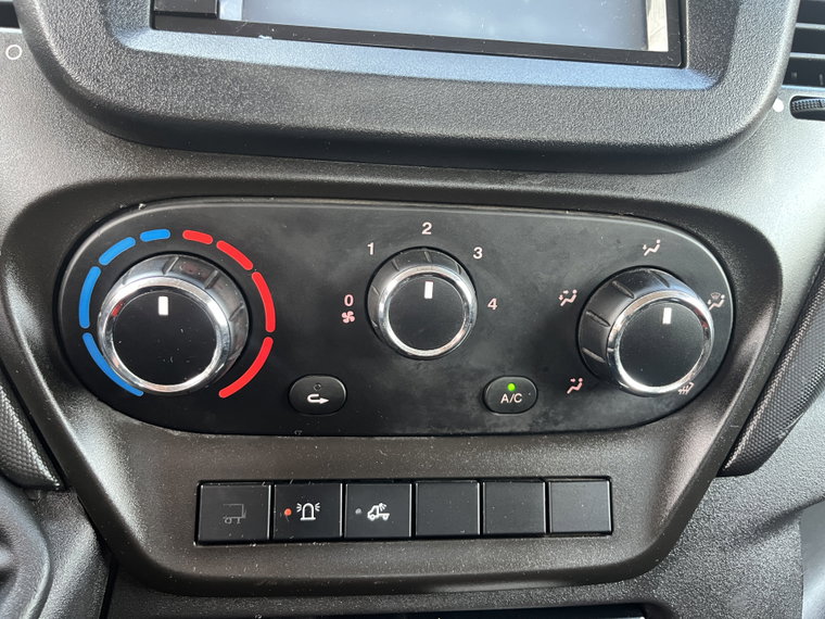 Vehicle Image 28