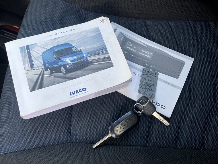 Vehicle Image 32