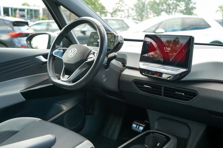 Vehicle Image 30