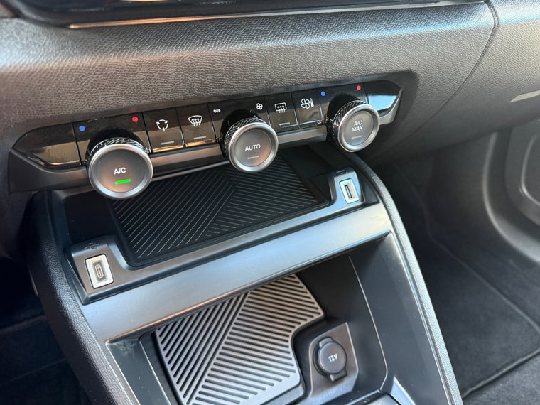 Vehicle Image 32