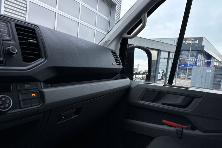 Vehicle Image 28