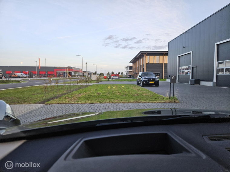 Vehicle Image 27