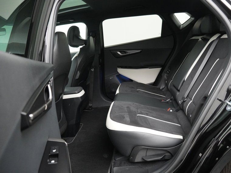 Vehicle Image 36