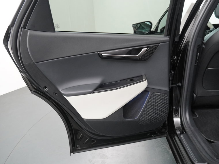 Vehicle Image 38