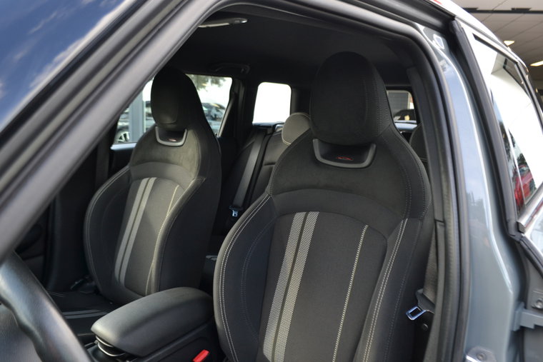 Vehicle Image 16