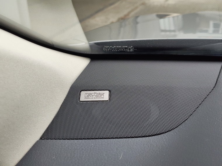 Vehicle Image 32