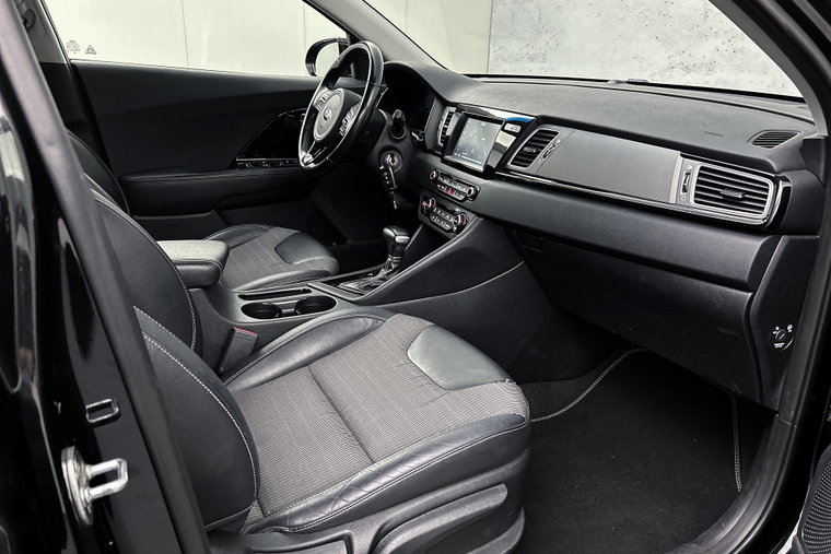 Vehicle Image 32