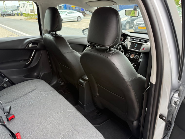 Vehicle Image 38