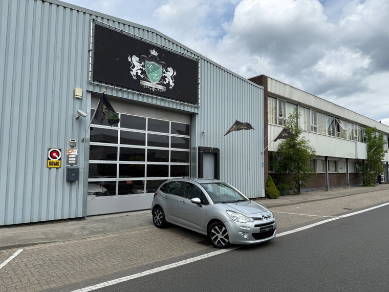 Vehicle Image 11