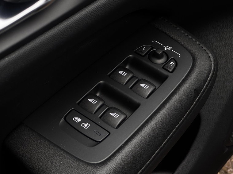 Vehicle Image 28
