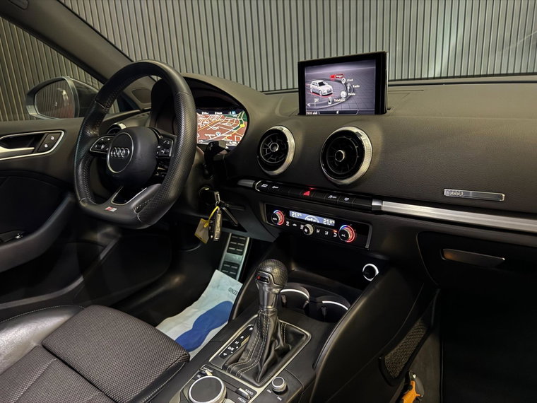 Vehicle Image 32