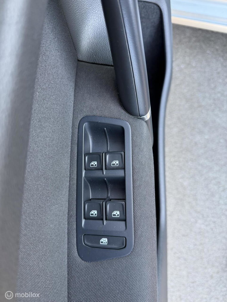 Vehicle Image 34