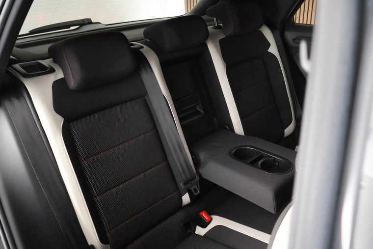 Vehicle Image 37
