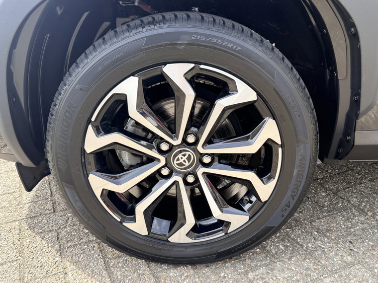 Vehicle Image 16