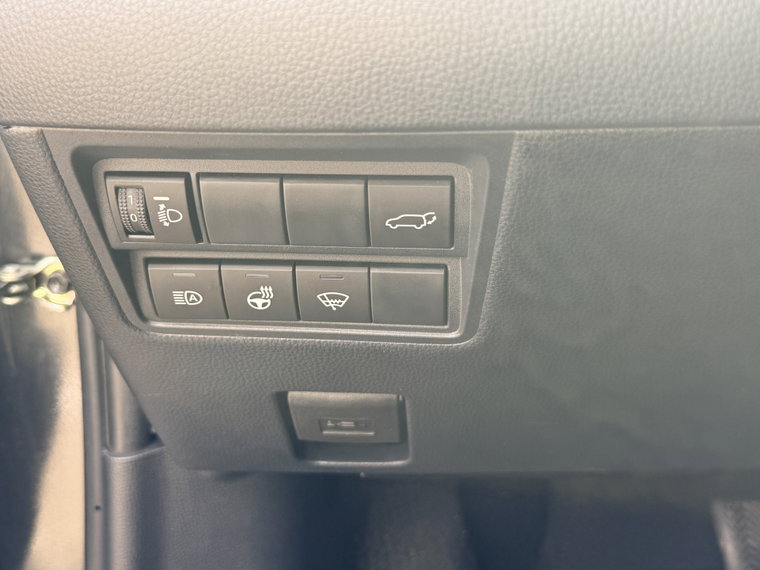 Vehicle Image 25
