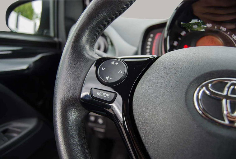 Vehicle Image 21