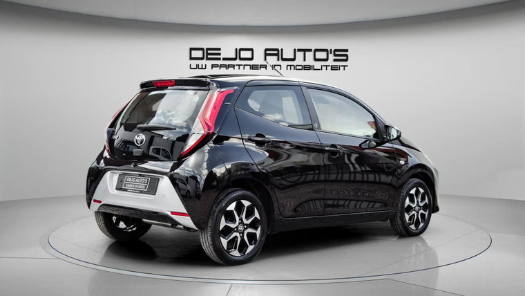 Vehicle Image 7