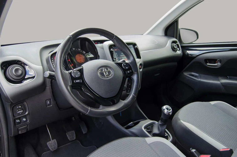Vehicle Image 10