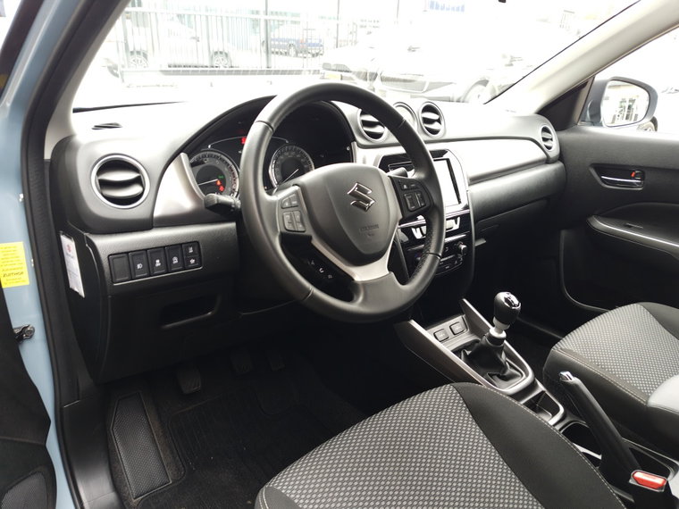 Vehicle Image 25