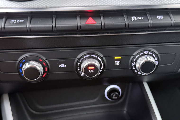 Vehicle Image 25
