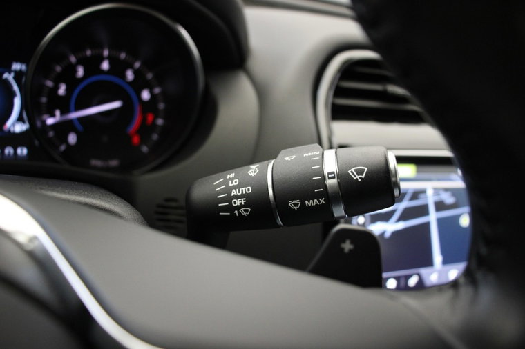 Vehicle Image 25
