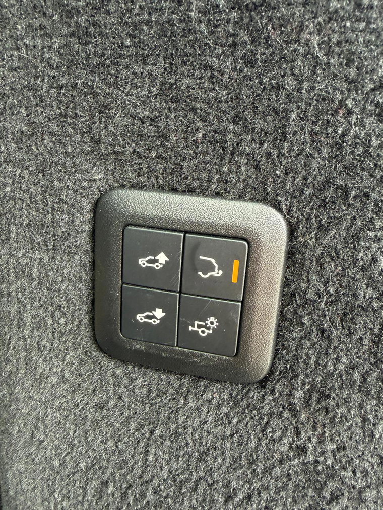 Vehicle Image 28