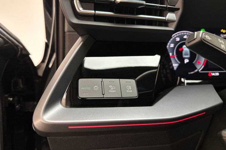 Vehicle Image 19