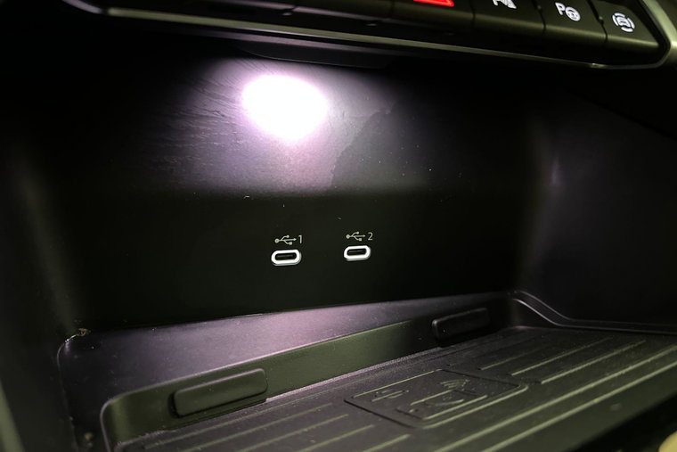 Vehicle Image 32