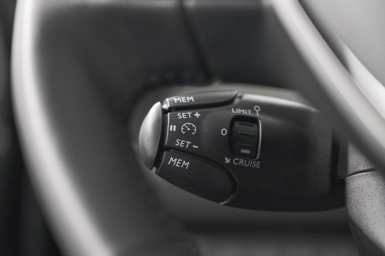 Vehicle Image 32