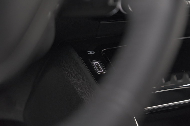 Vehicle Image 38