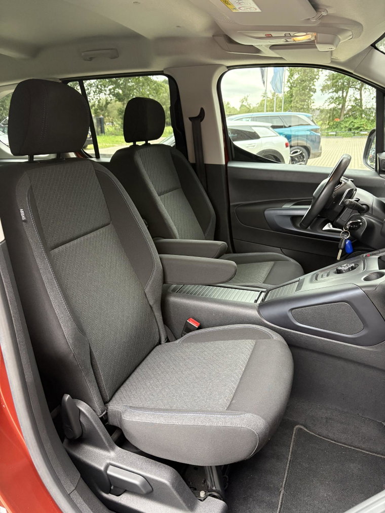 Vehicle Image 18