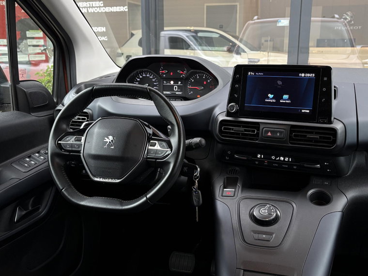 Vehicle Image 21