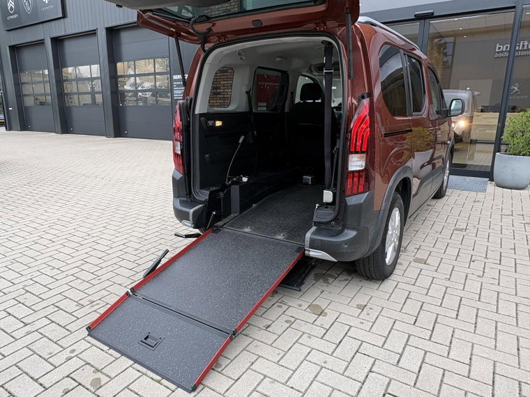 Vehicle Image 9