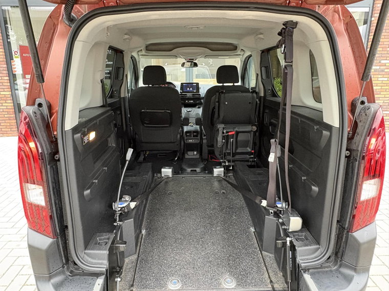 Vehicle Image 10