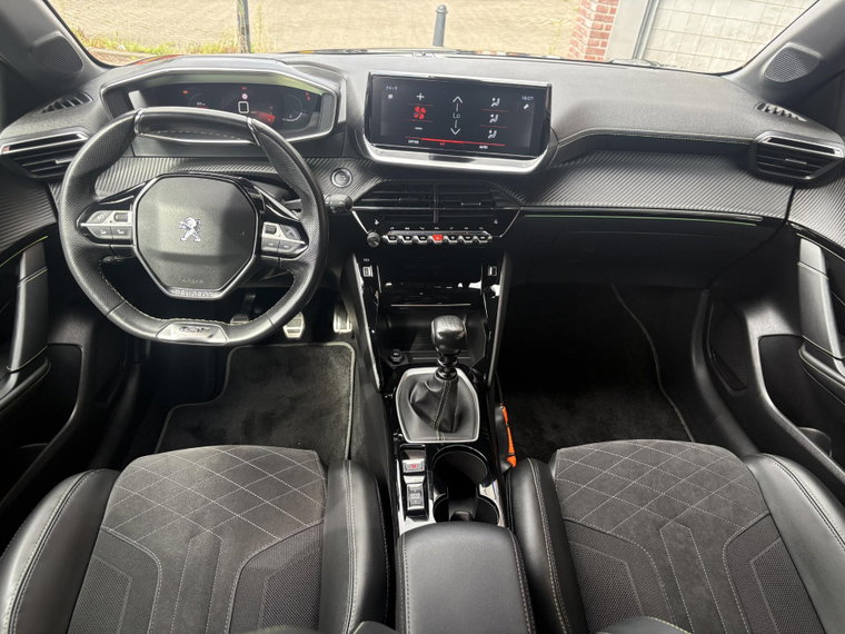 Vehicle Image 12