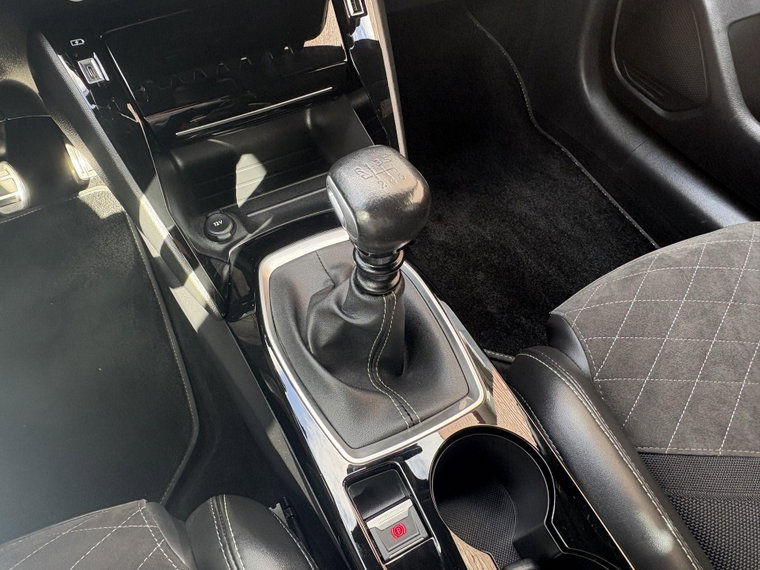 Vehicle Image 25