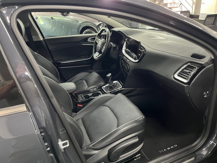 Vehicle Image 17