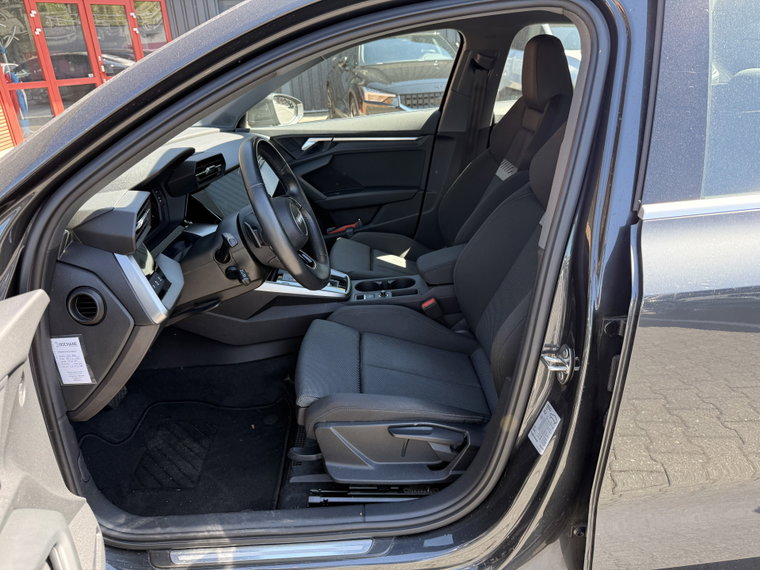 Vehicle Image 39