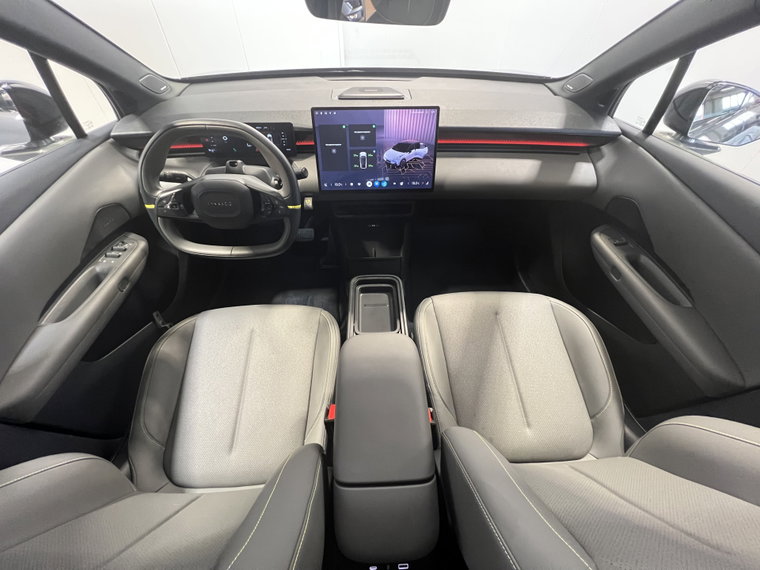 Vehicle Image 6