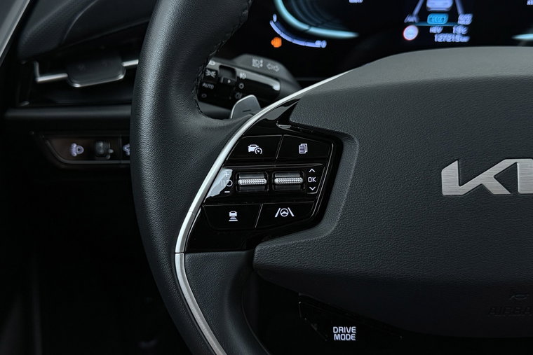 Vehicle Image 32