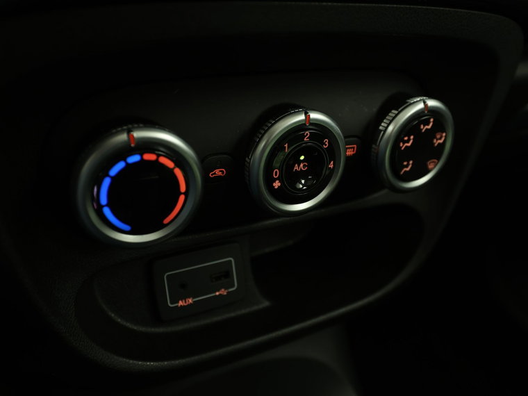 Vehicle Image 29