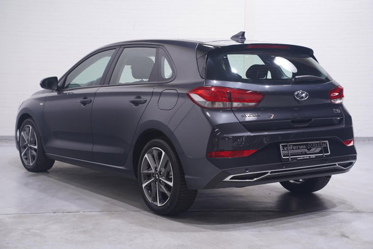 Vehicle Image 12